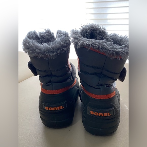 Sorel kids snow/ winter boots - Picture 2 of 6
